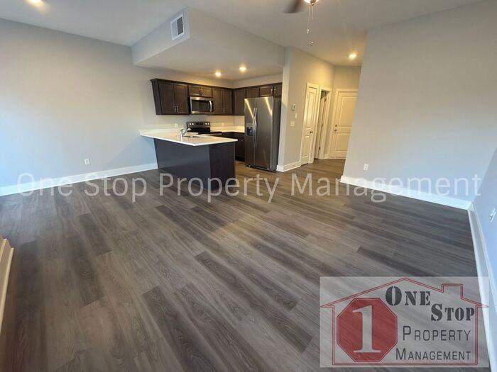 330 N 6th Ter - Photo 3 of 20