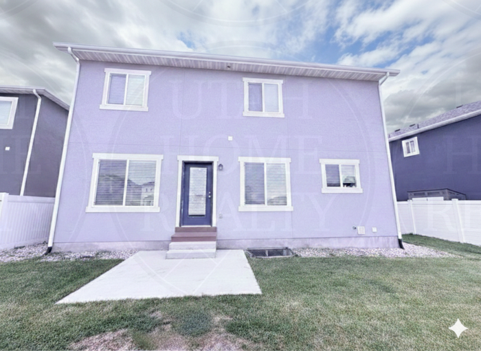 441 E 260 N - Photo 3 of 38