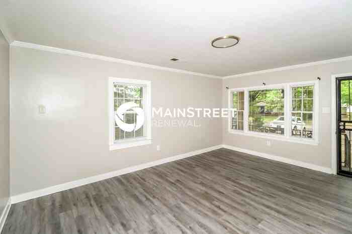 563 Sandridge St - Photo 6 of 14