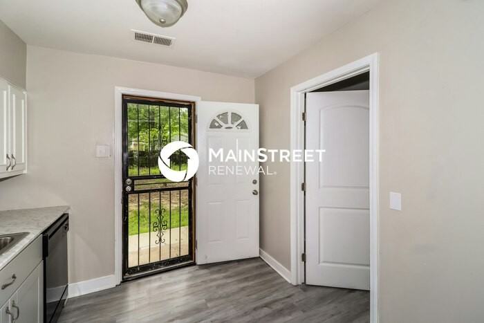 563 Sandridge St - Photo 7 of 14