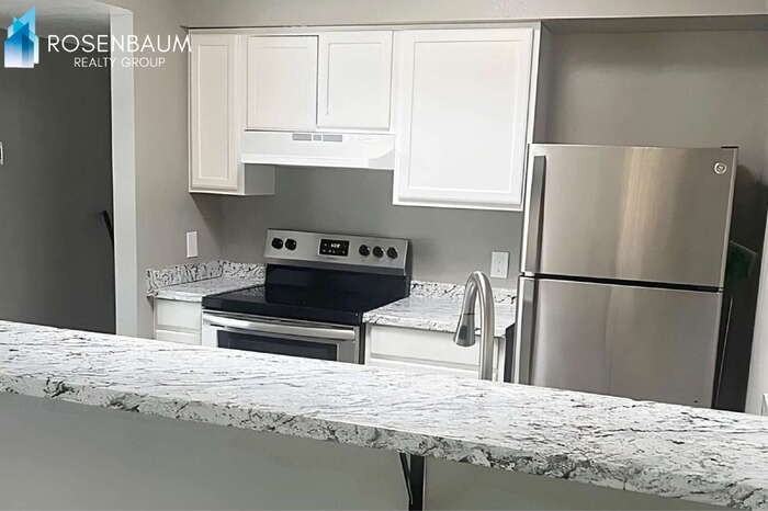 2145 N Bell Ave - Photo 4 of 9