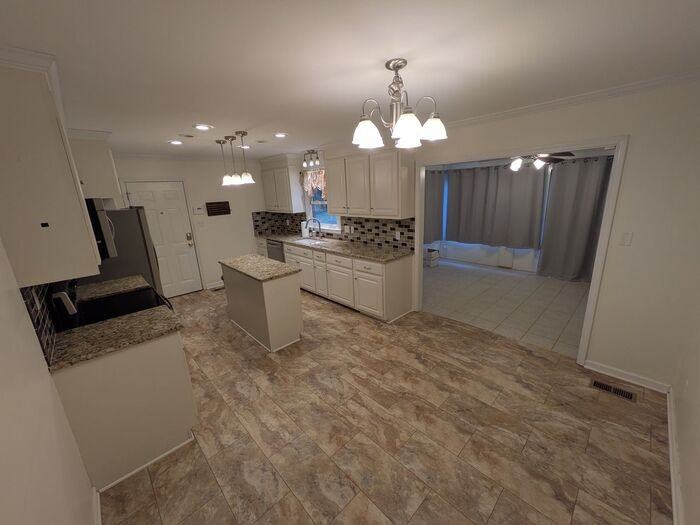 2645 2nd St Ne - Photo 4 of 12