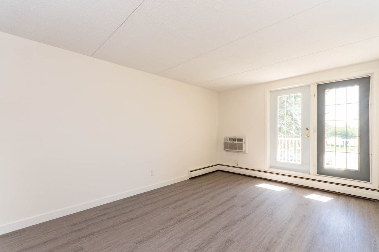 Lockwood Arms Apartments - Photo 3 of 13