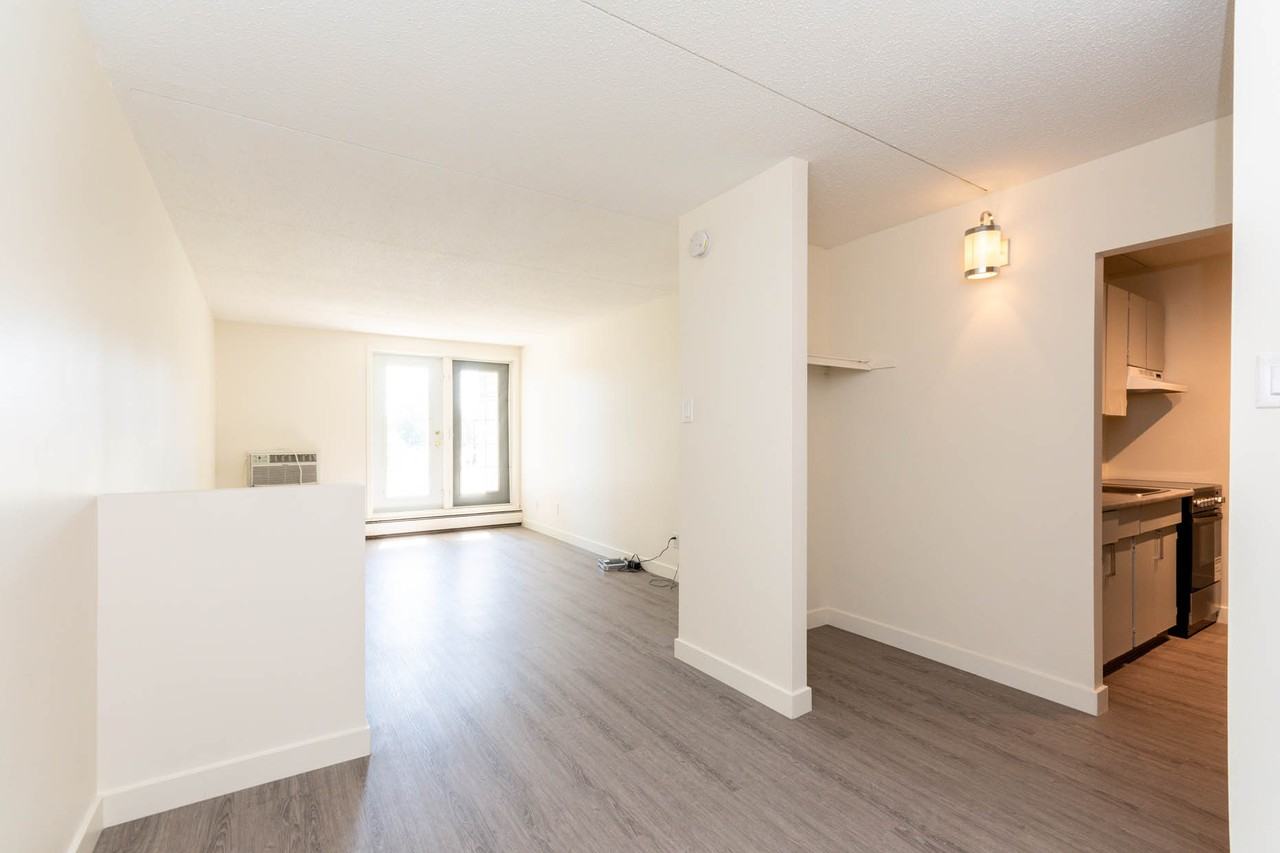 Lockwood Arms Apartments - Photo 5 of 13