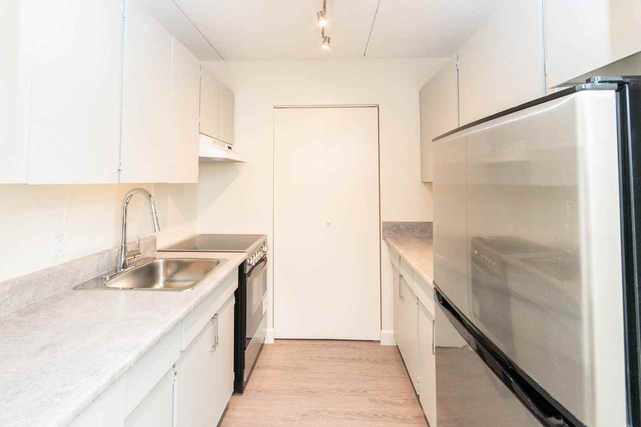 Lockwood Arms Apartments - Photo 6 of 13