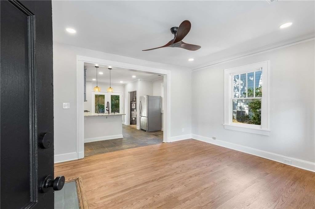 216 Haralson Ave Ne - Photo 5 of 33