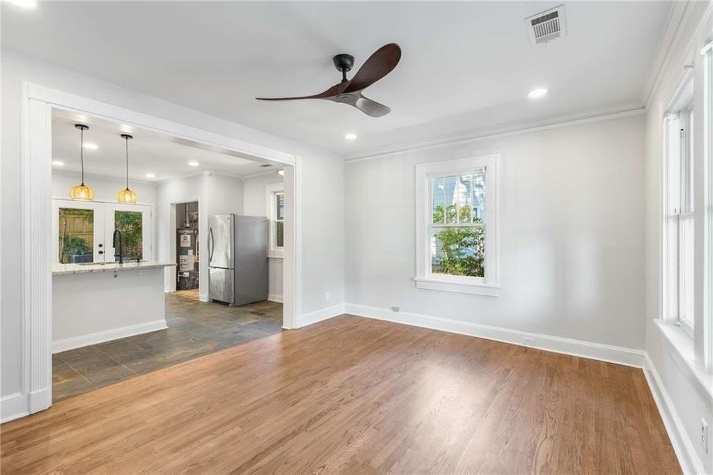 216 Haralson Ave Ne - Photo 6 of 33