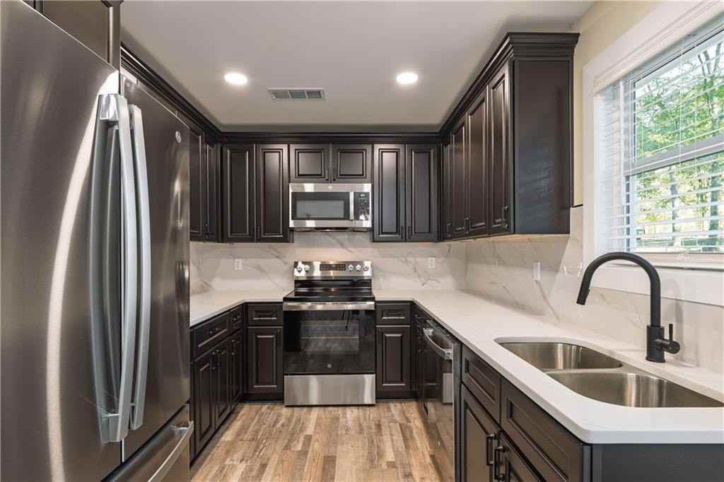 42 Arnold Rd Nw - Photo 4 of 34