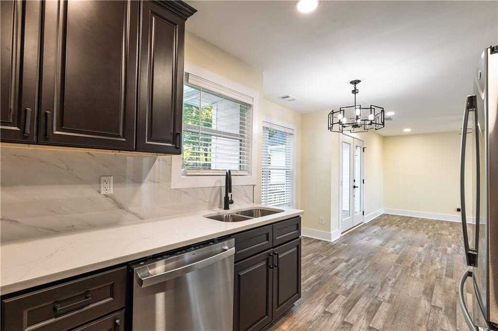 42 Arnold Rd Nw - Photo 5 of 34