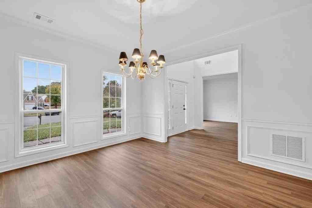 2467 Bittersweet Cir - Photo 4 of 50