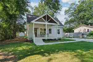 featured image of 1036 Dell Ave Se