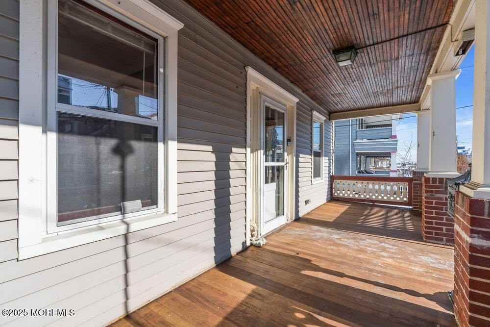 31 Embury Ave - Photo 5 of 50