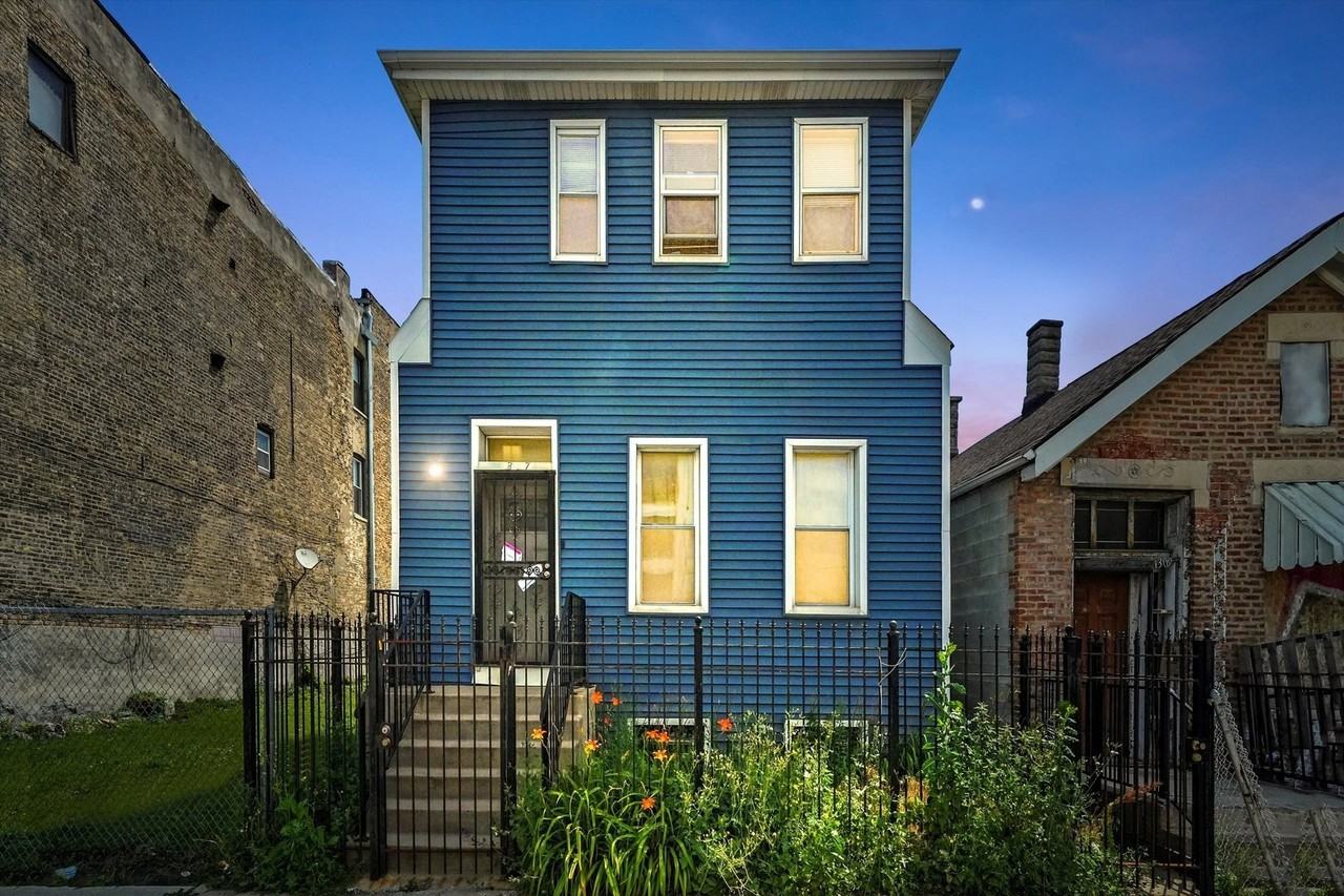 1307 S Ashland Ave - Photo 2 of 18