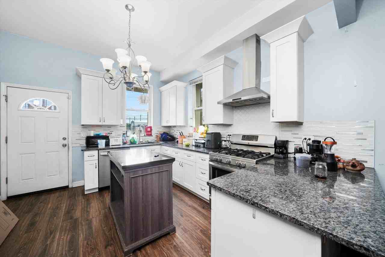 1307 S Ashland Ave - Photo 3 of 18