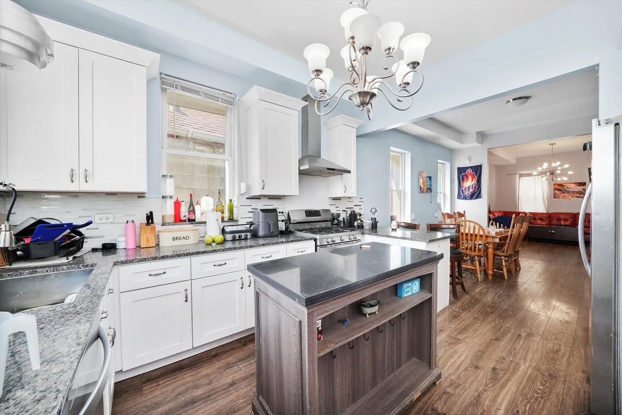 1307 S Ashland Ave - Photo 5 of 18