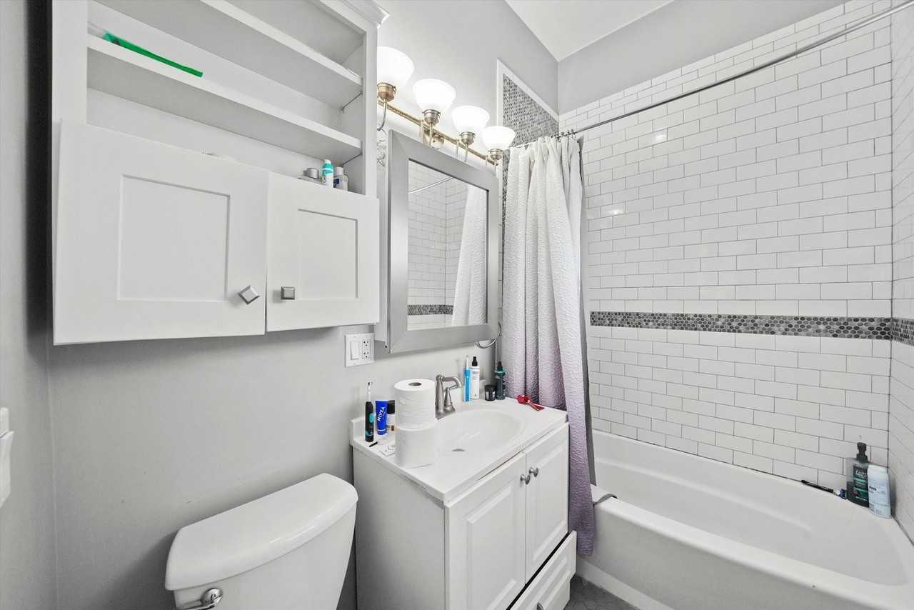 1307 S Ashland Ave - Photo 6 of 18