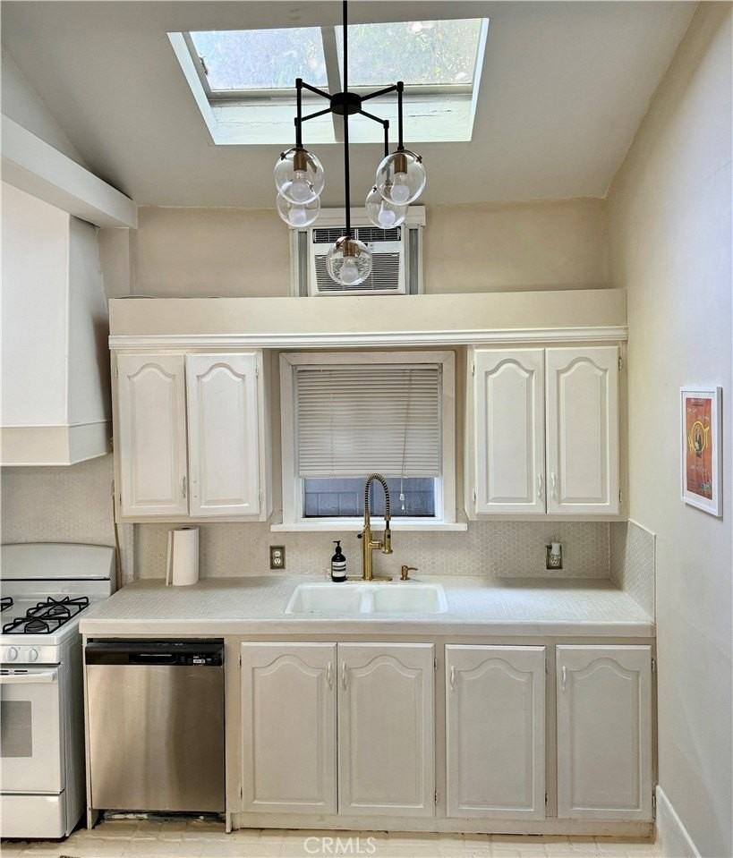 8956 Norma Place Place 1/2 - Photo 6 of 8