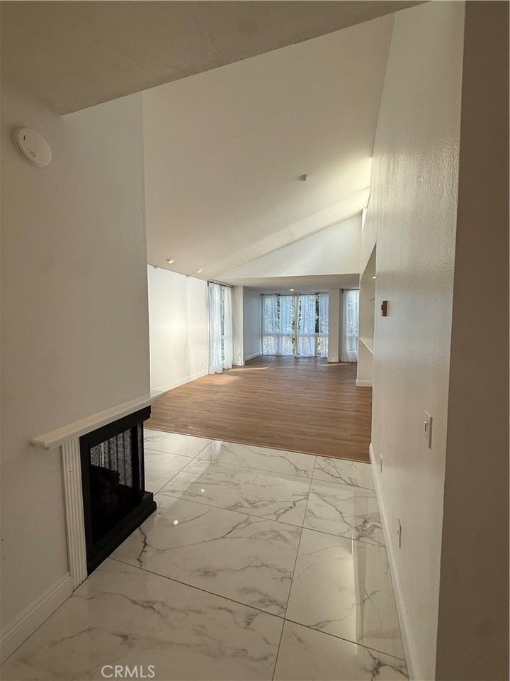 575 Esplanade #303 - Photo 5 of 9