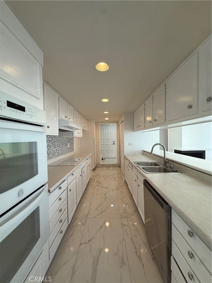 575 Esplanade #303 - Photo 4 of 9