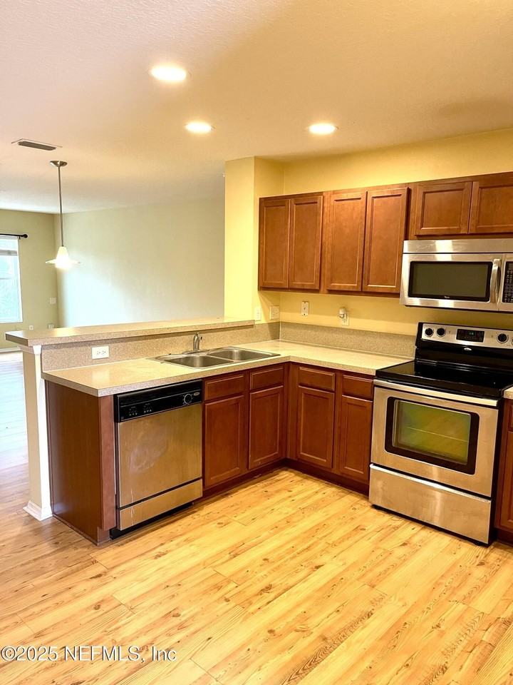 250 Michelangelo Pl - Photo 2 of 10