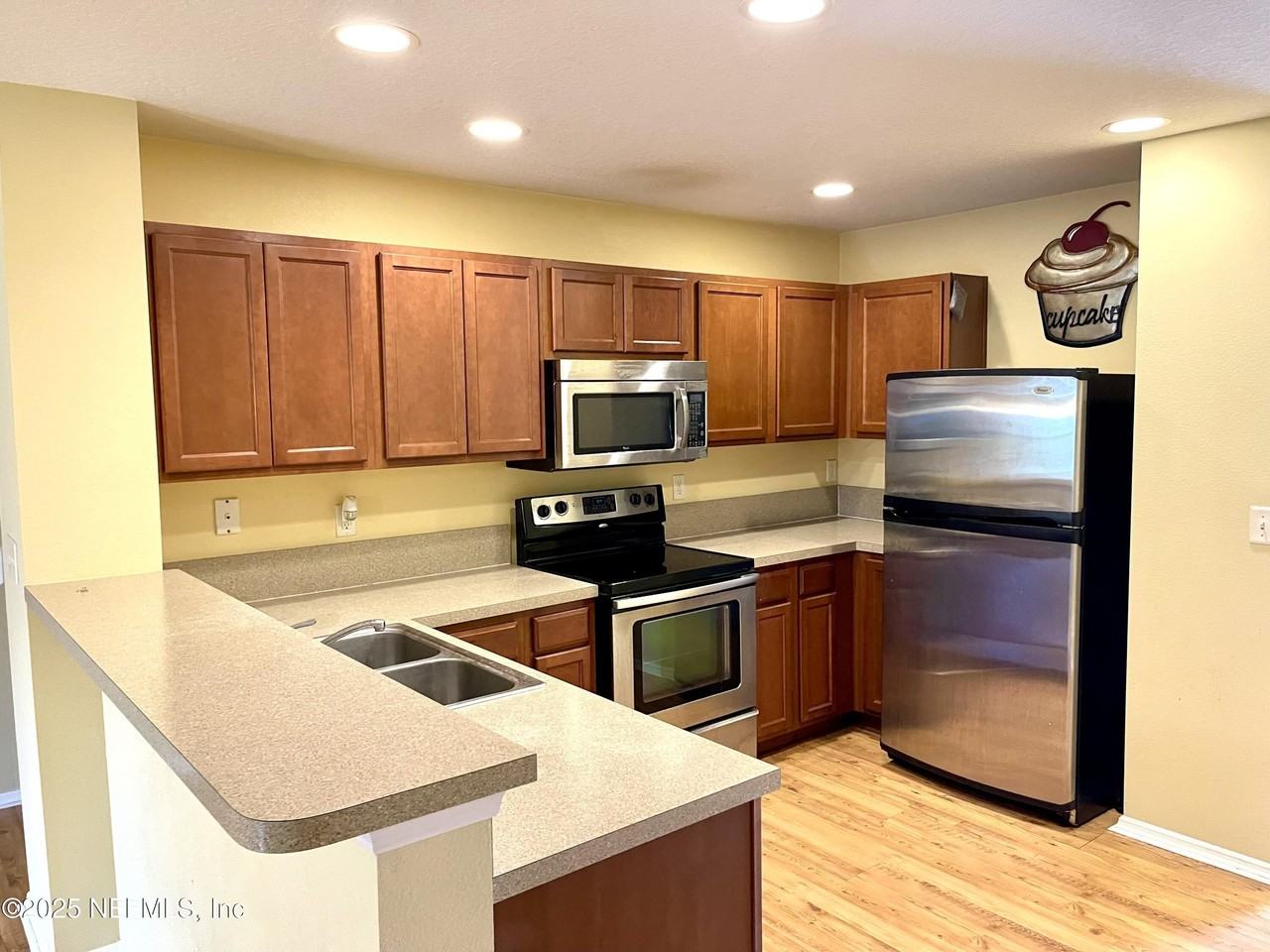 250 Michelangelo Pl - Photo 7 of 10