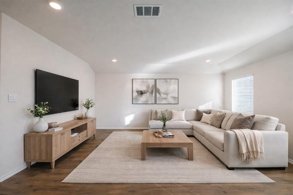 1324 Stuarts Forest Dr - Photo 6 of 27