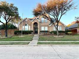 featured image of 3301 Bluegrass Dr