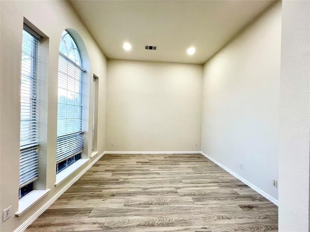 3301 Bluegrass Dr - Photo 3 of 37