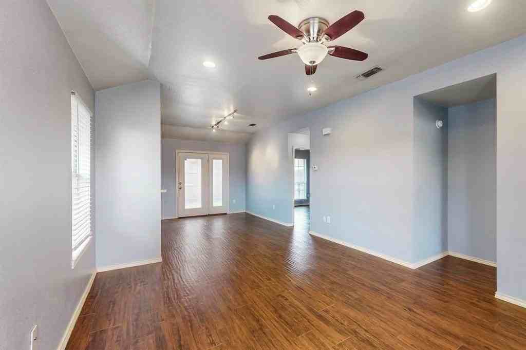 3109 Inglewood St - Photo 3 of 40