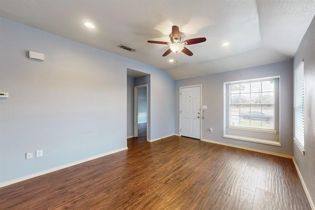 3109 Inglewood St - Photo 5 of 40