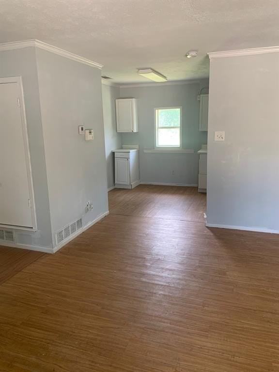 679 Edgeglen Dr - Photo 2 of 10