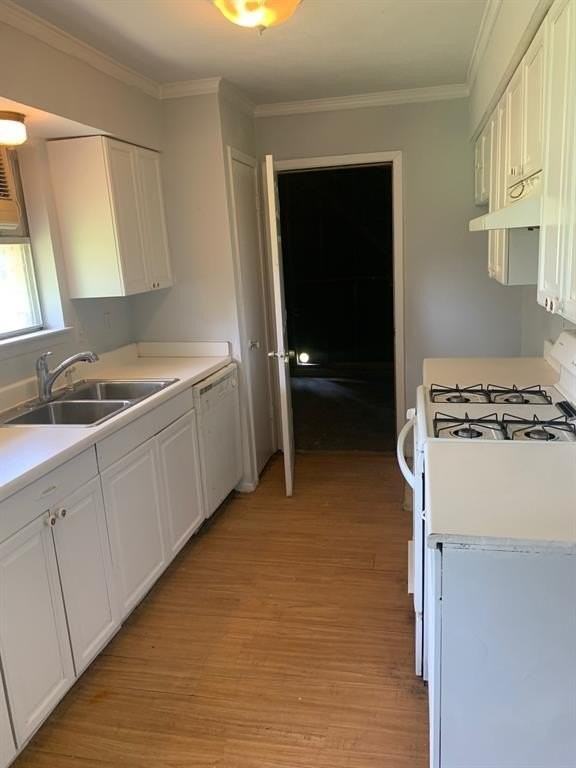 679 Edgeglen Dr - Photo 4 of 10