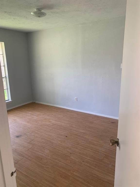 679 Edgeglen Dr - Photo 6 of 10