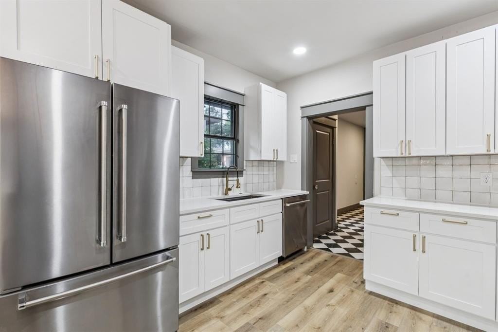 810 S Montclair Ave - Photo 5 of 22