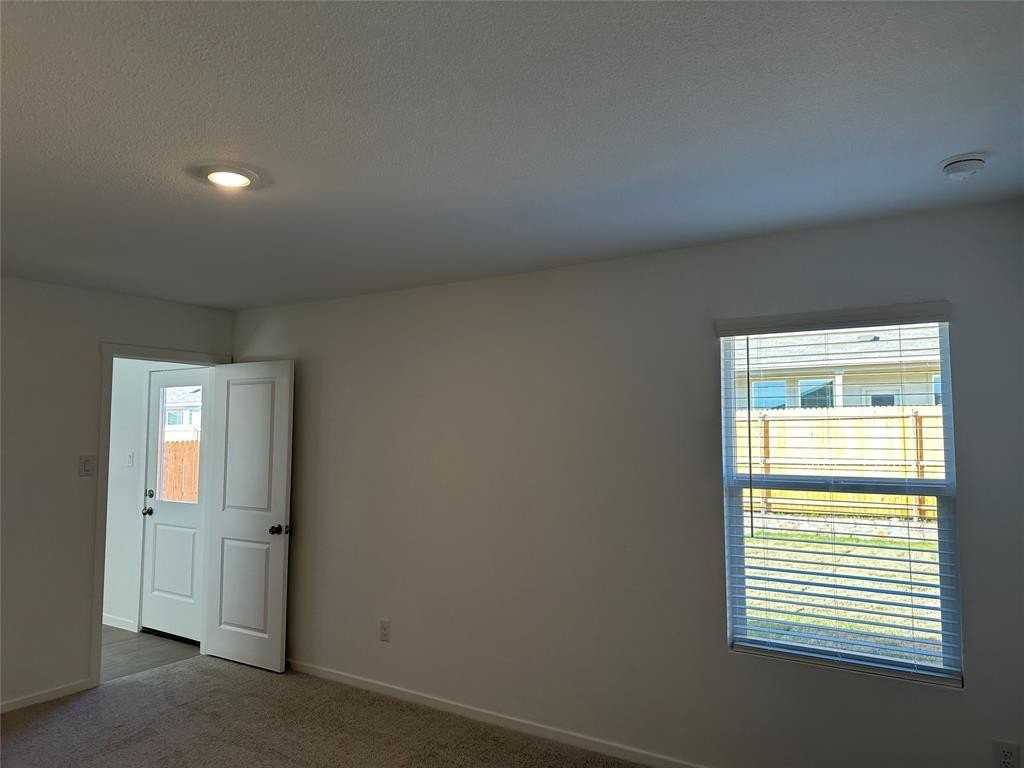 6805 Haines Dr - Photo 6 of 17