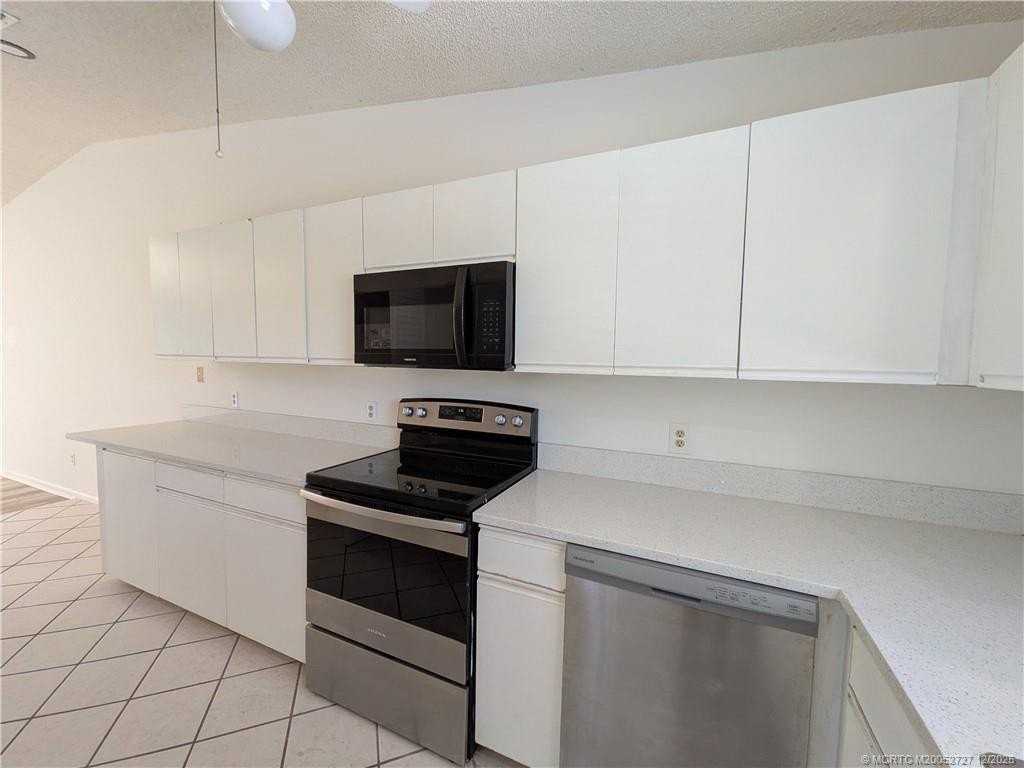 8291 Se Croft Cir Apt M8 #M8 - Photo 4 of 29