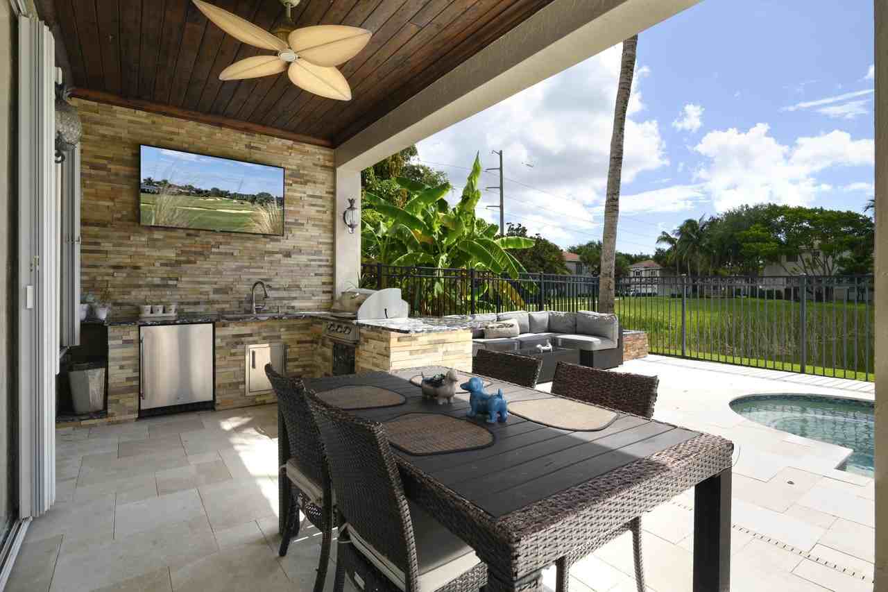 7150 Ivy Crossing Ln - Photo 2 of 31