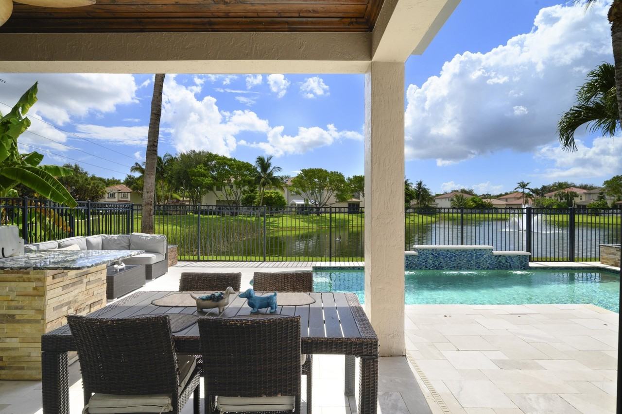 7150 Ivy Crossing Ln - Photo 3 of 31