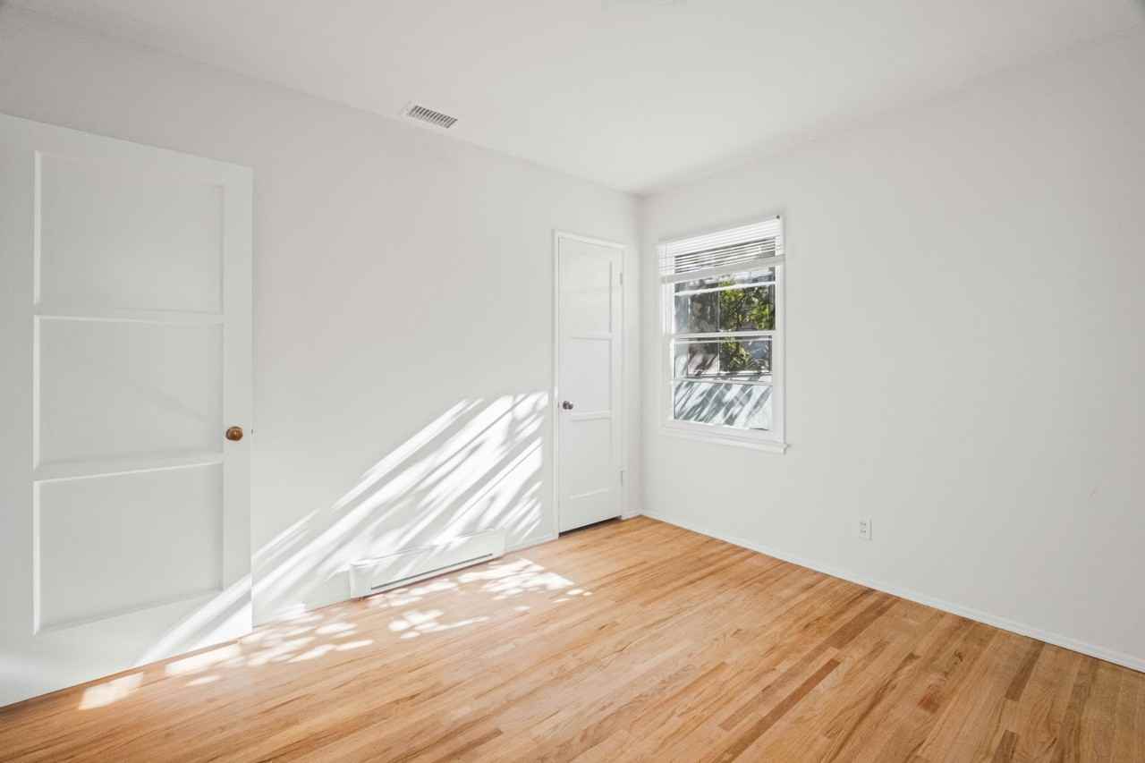 13218 Lake St - Photo 6 of 35