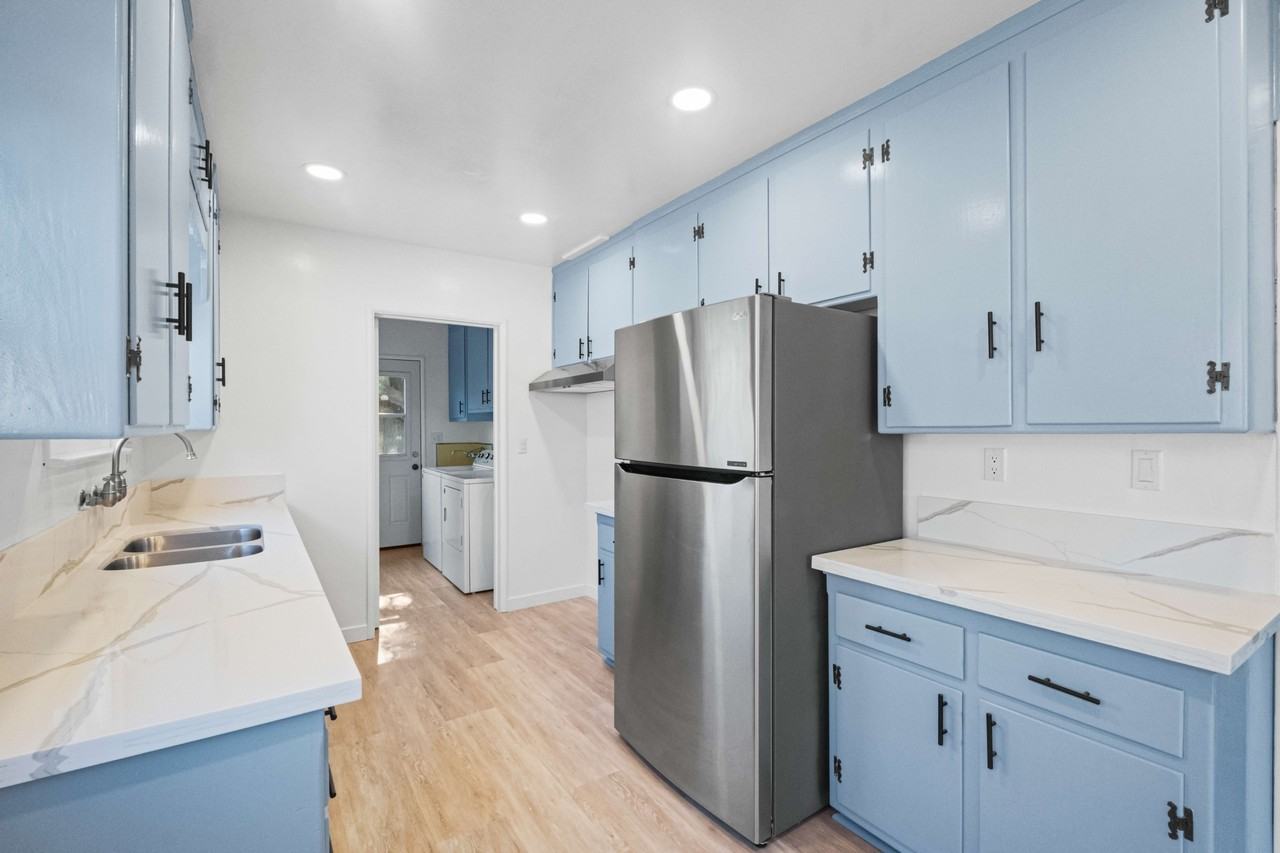 13218 Lake St - Photo 7 of 35