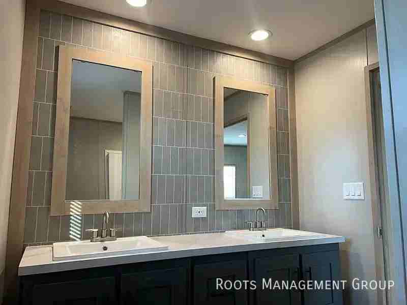 E15 Meadows Ct #E15 - Photo 7 of 16