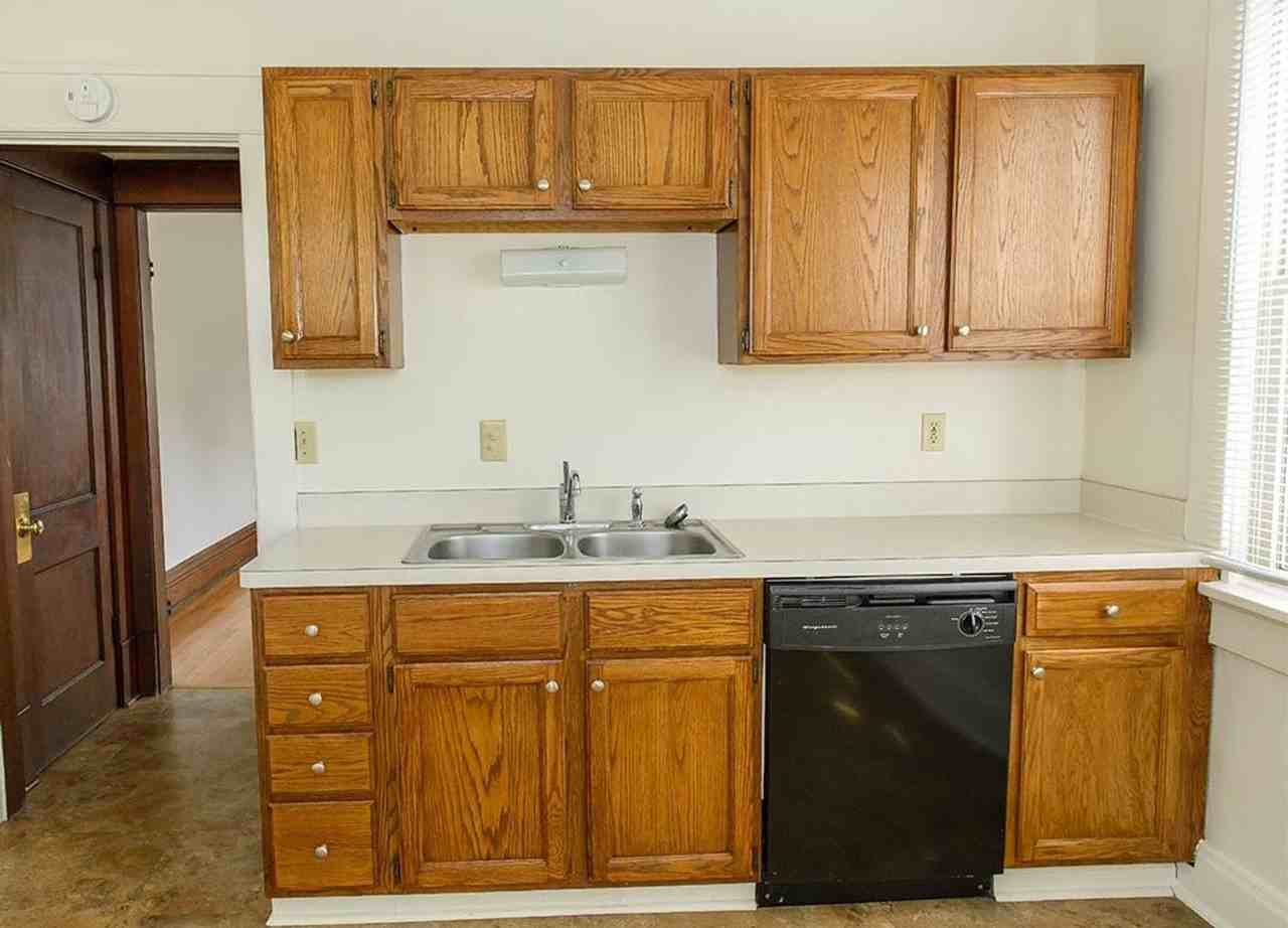 Summit St 2351-2353 MLR - Photo 4 of 36