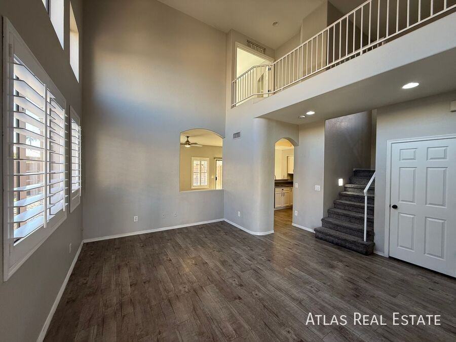 2040 N 106th Ave - Photo 3 of 28