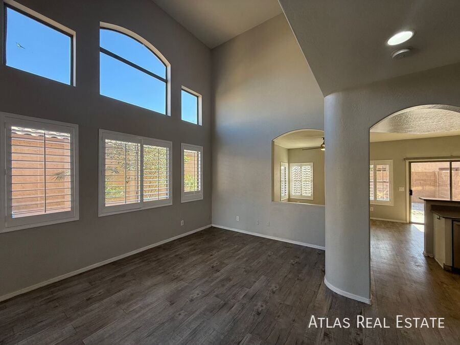 2040 N 106th Ave - Photo 4 of 28