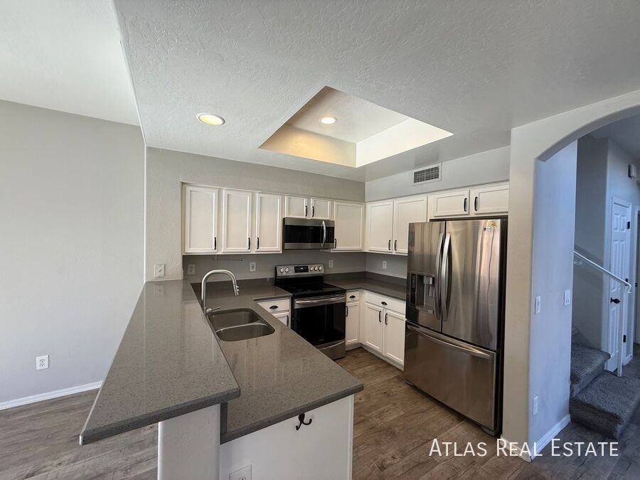 2040 N 106th Ave - Photo 7 of 28