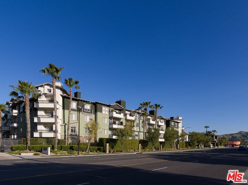 1901 N Buena Vista St #1901-1112 - Photo 2 of 19