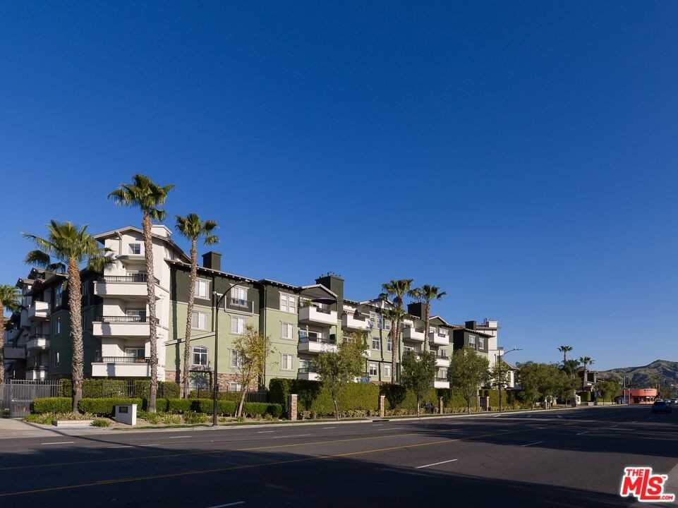 1901 N Buena Vista St #1901-2214 - Photo 5 of 19