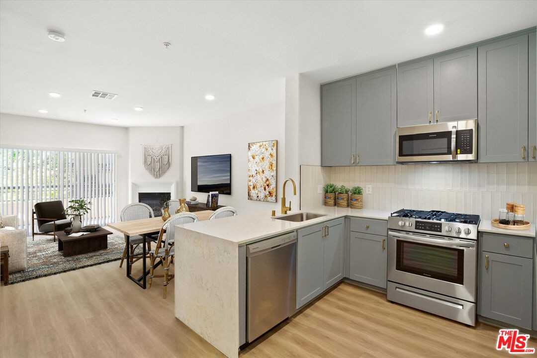 1901 N Buena Vista St #1901-2214 - Photo 7 of 19