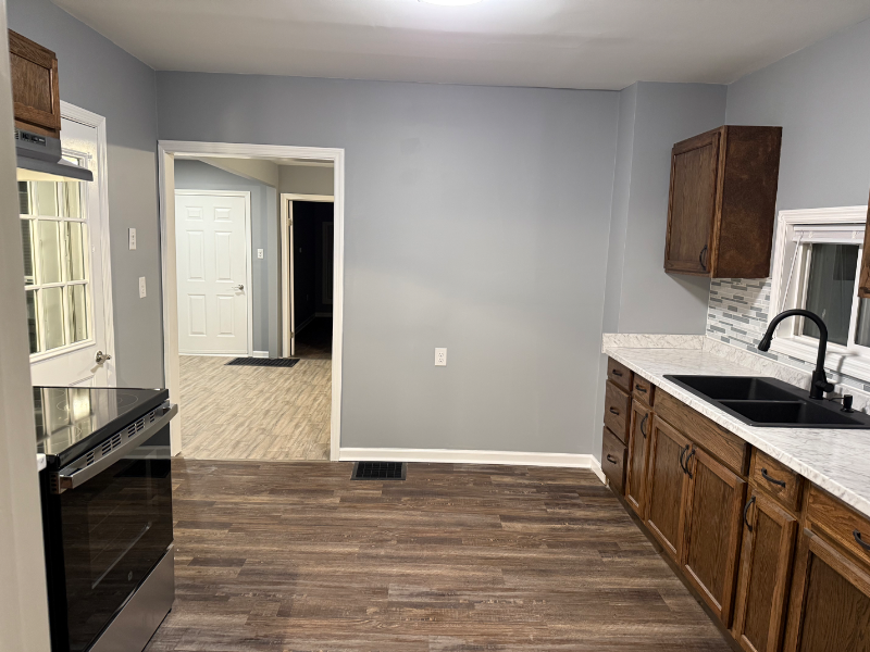 208 E N St - Photo 3 of 25