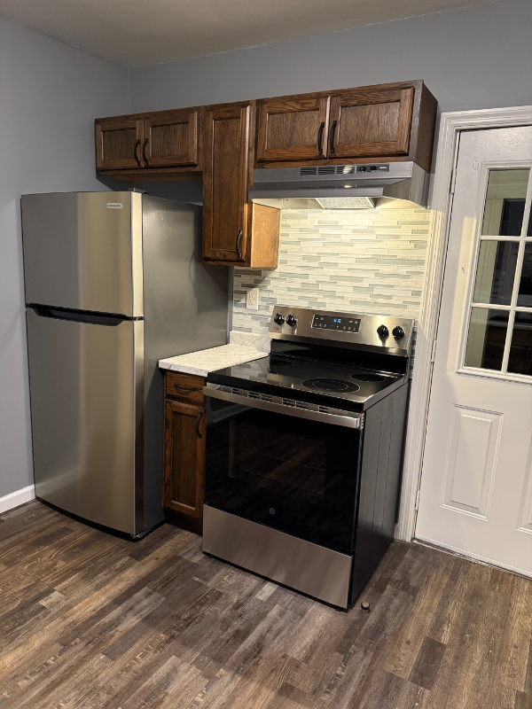 208 E N St - Photo 4 of 25